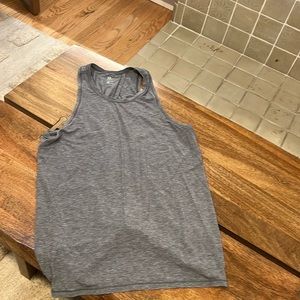 GapFit Breathe Tank Size XS in Gray, Ties in the back